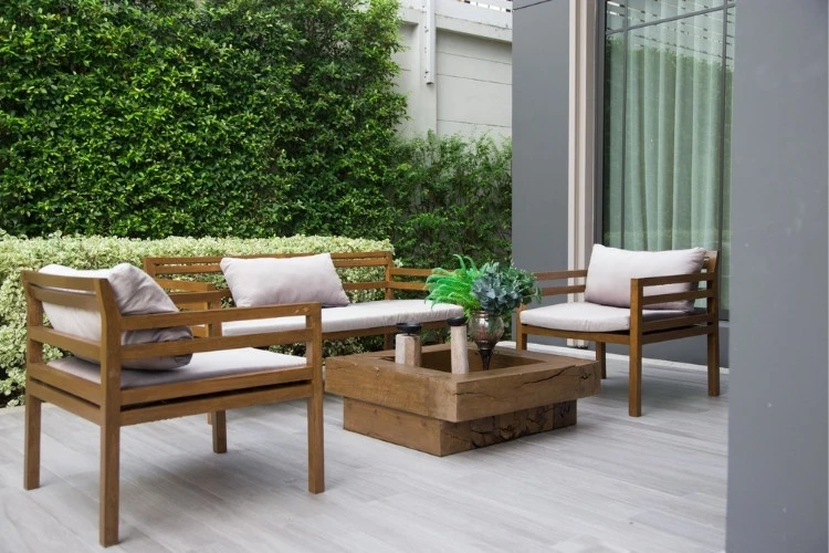 Outdoor dining table Dubai